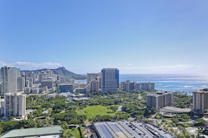 Diamond Head Views from your Lanai!