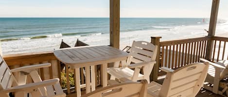  Beach Front with covered deck to relax and watch the tide roll in