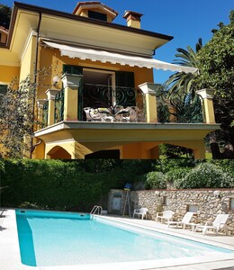 APARTMENT IN VILLA 50 MT FROM BEACH, GOLF, LARGE TERRACE, GARDEN + POOL