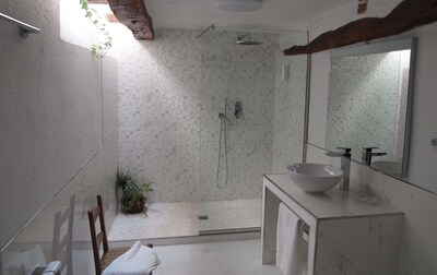 Uno de los baños, recién reformado