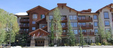 Powderhorn Lodge