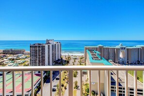 Ariel Dunes I 2008 balcony