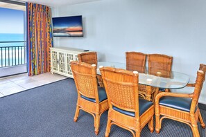 Hawaiian Inn Resort - 4th floor Oceanfront 1 Bedroom