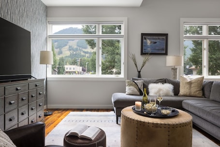 Great Room - Pied a Terre on Pearl - Downtown Jackson Luxury Villa Rental