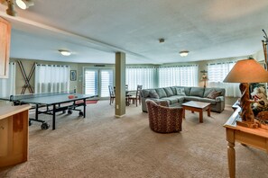 Downstairs rec room with ping pong & 40" smart tv.  Sunny and close to hot tub.