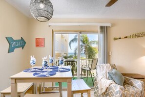 Dining Area with a View of the Gulf!