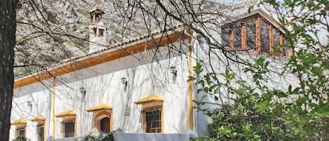 CORTIJO RURAL ABRIL