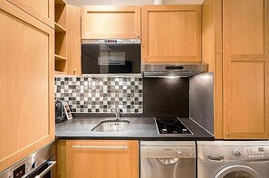 Kitchen- loaded with high-end appliances