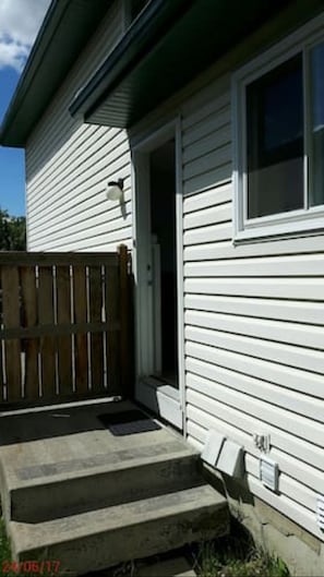 Side door Private entrance into Suite