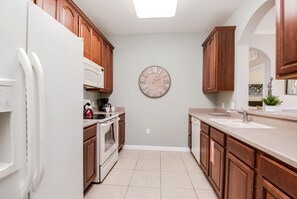 A humble kitchen which gives you a fully finished look and functionality