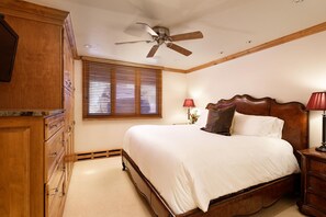 Master Bedroom (King Size Bed)