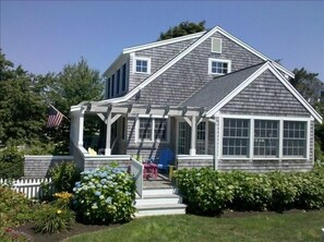 Side View - Sundeck with seating