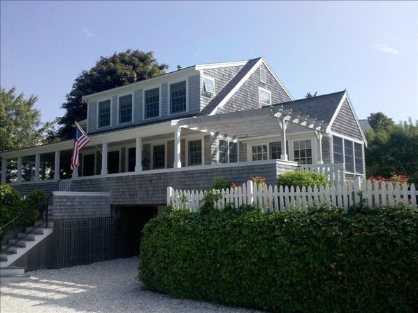 Front View - With two stairway entrances