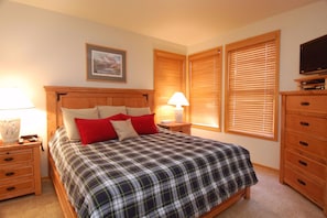 Bedroom 1 - King bed