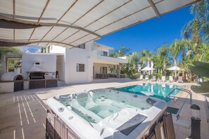 Villa DE1 with private pool and jacuzzi