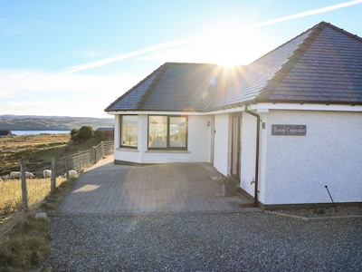 TAIGH CHAILEAN, family friendly, with a garden in Isle Of Lewis