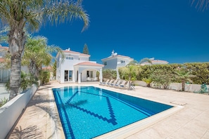 Large garden with barbecue, seating area, sunloungers and private pool