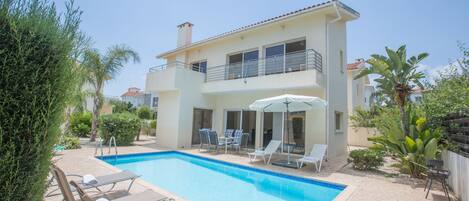 Villa DV4, Lovely 3BDR Protaras Villa with Pool, walking distance to the beach