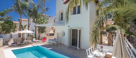 Villa KV53, Beautiful 3BDR Pernera Villa, Close to the main Pernera Beaches