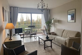 Residential flat in walking distance (5 minutes) from the beaches, the village centre and the railway station.