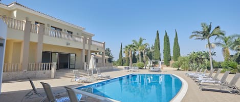 Villa PA7, Luxury 7BDR Protaras Villa, 5 minute drive to Fig Tree Bay Beach