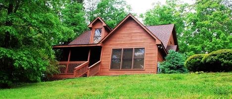 Bearwood in PIgeon Forge, Tn is nestled in the trees and has a plush front yard.