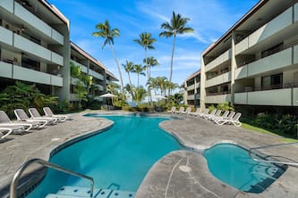 Ocean View Condo! Across from White Sands Beach! Remodeled bathroom showers!