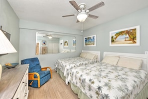 Hawaiian Inn Resort - Poolside Room