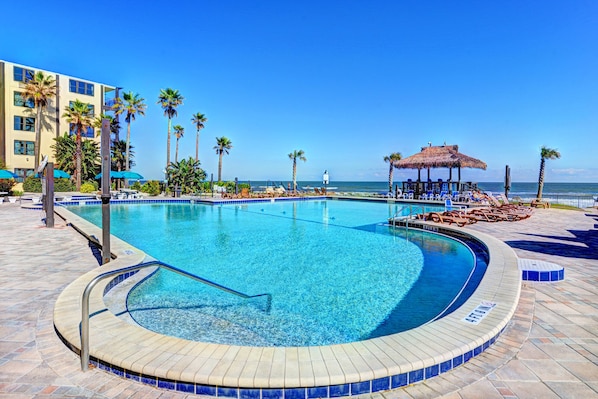 Hawaiian Inn Resort - Poolside Room