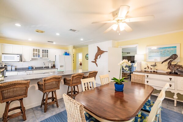 Fantastic kitchen to cook and entertain