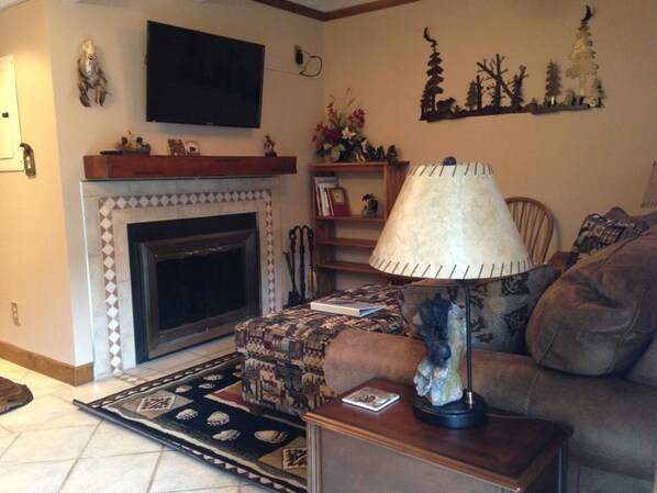 Newly renovated with flat screen TV and queen sleeper sofa