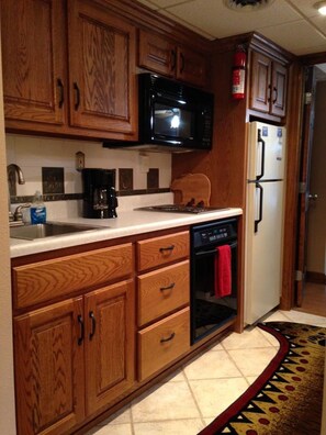 Full kitchen with stove top, oven, microwave, coffee maker, fridge w/ ice maker
