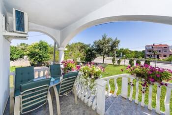 One bedroom apartment with terrace Zaton, Zadar (A-15000-a)