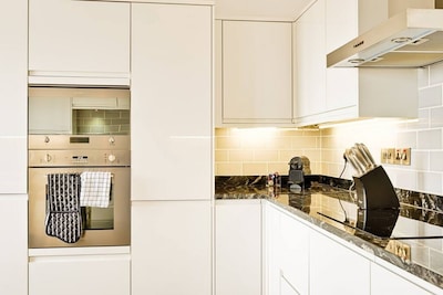 Luxury George Street Apartments: Forth Suite (2-bed)