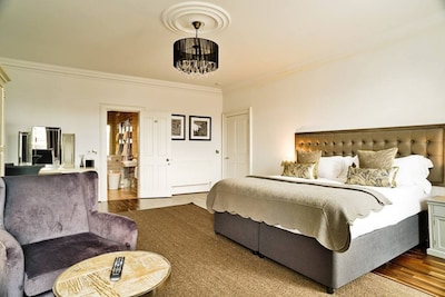 Luxury George Street Apartments: Forth Suite (2-bed)
