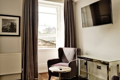 Luxury George Street Apartments: Forth Suite (2-bed)