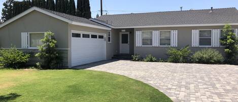 Remodeled in 2018.  New driveway, exterior paint, new bathrooms and kitchen too!