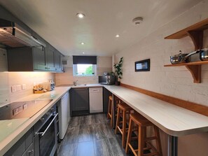 GARDEN APARTMENT KITCHEN..