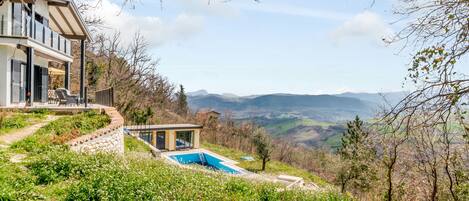 The site with Casa In Legno on the upper terrace with the Poolhouse below.