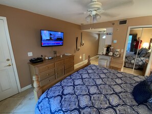 Room has been repainted with new flooring added - picture to be updated