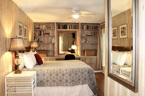 King bedroom. Private entrance, en-suite bathroom, walk-in closet, 40" HDTV