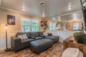 Living Room (2)