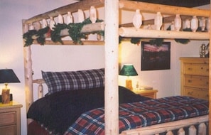 True Tahoe ambiance....(Master logpole queen bed).