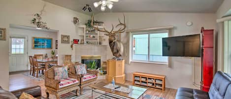 Anchorage Vacation Rental | 3BR | 2BA | 1,500 Sq Ft | 2 Steps Required to Enter