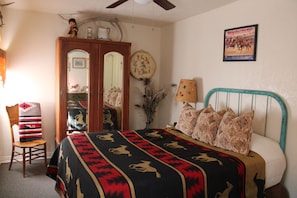 Western Room w/queen size bed
