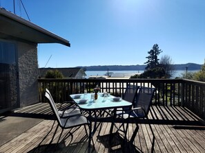 Lakehouse deck with a shadesail available in the garage