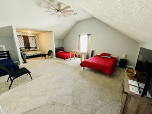Bedroom 1 - The great room 4 beds