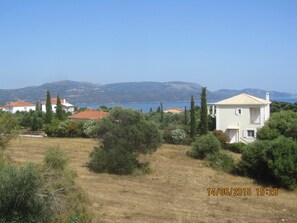 Viel Raum aber nicht einsam, mit Blick auf die Finikounda Bucht