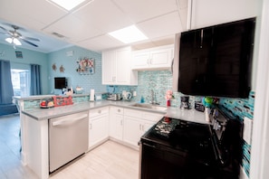Brand new kitchen, fully stocked, soft-close cabinets & drawers