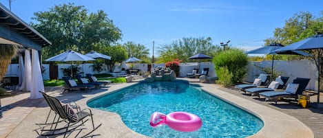 Helloooo Sunshine! Welcome to ultimate outdoor living - Scottsdale Style!
